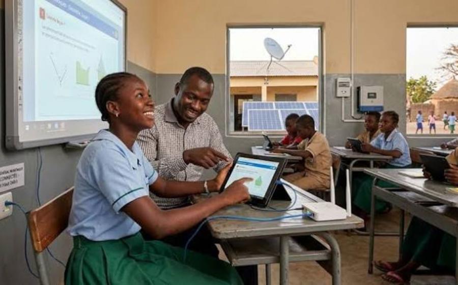 Le numérique à l’école : 6 888 écoles et établissements à connecter à Internet haut débit